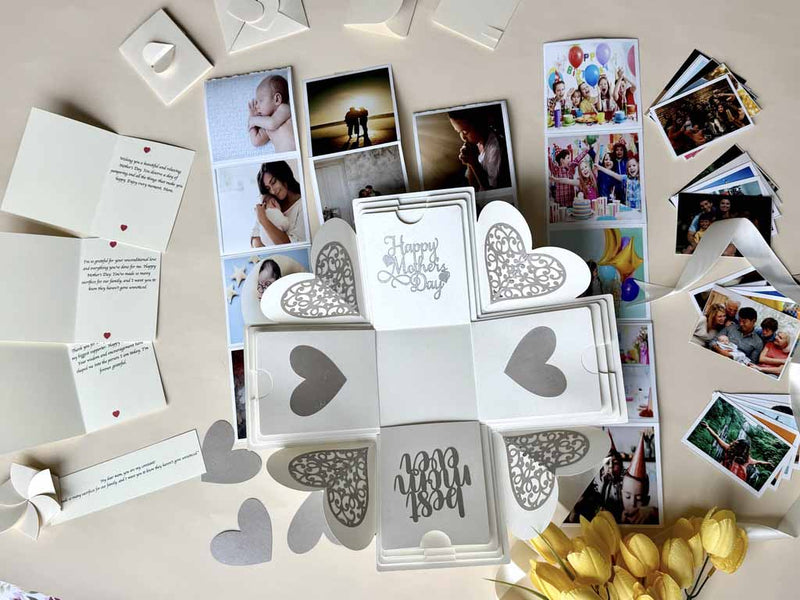 Explosion gift box for Mother's day with customized pull-out albums, wallet-size photos and messages - Catalog photo - Flat-lay picture with Explosion box contents dispayed
